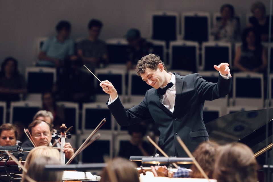 Clément Nonciaux conducting the Mariinsky Orchestra.